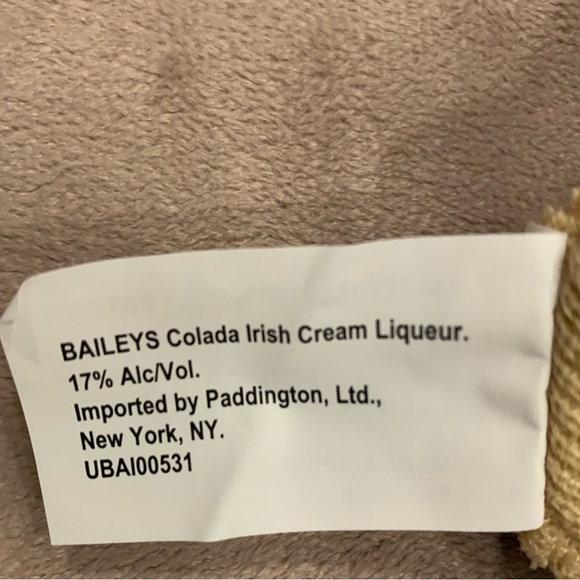 New Baileys Colada Irish Cream Liqueur Knit Beanie One Size - Picture 2 of 2